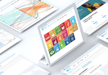 Image de tablettes affichant les différents sites web des équipes de pays des Nations Unies.