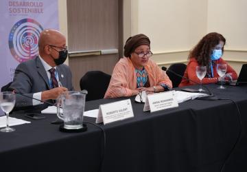 联合国拉丁美洲和加勒比地区的驻地协调员和区域主任在哥斯达黎加的圣何塞与联合国副秘书长阿米娜·穆罕默德会面。