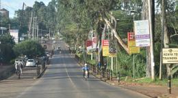 La habitualmente concurrida Avenida de las Naciones Unidas en Nairobi está casi vacía, ya que la gente se queda en casa para evitar el contagio del coronavirus.
