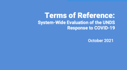 El logotipo de las Naciones Unidas sobre una cubierta azul claro con el título en inglés:: Terms of Reference: System-Wide Evaluation of the UNDS Response to COVID-19-