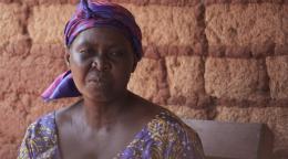 Après sept ans passés sur le site de PK3 à Bria avec ses six enfants, Awa Pélagie exprime le désir de retourner chez elle.  © HCR/Fidélia Bohissou
