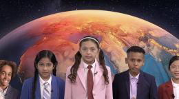 Дети в костюмах на фоне горящей планеты Земля