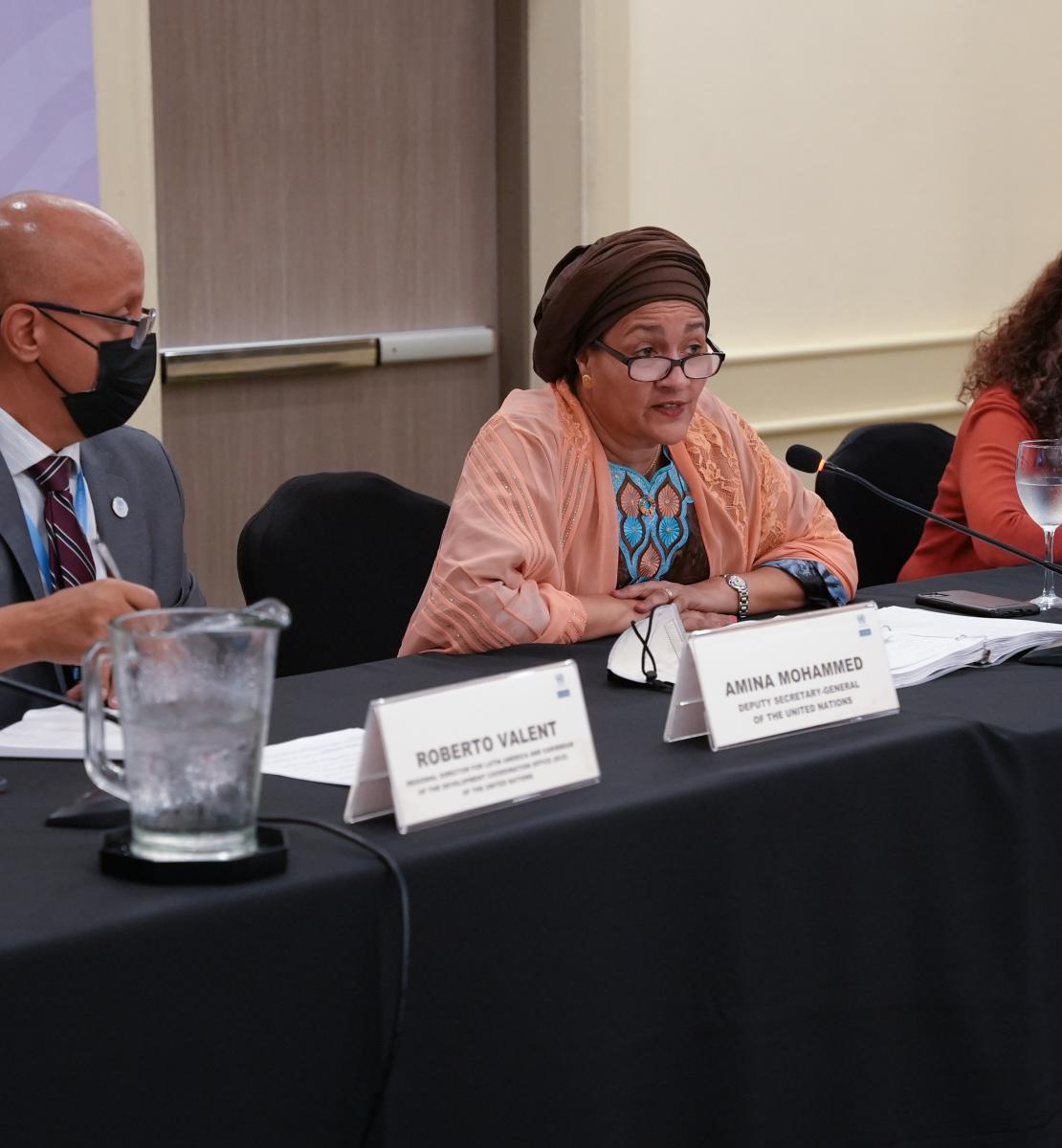 يجتمع المنسقون المقيمون للأمم المتحدة والمديرون الإقليميون في أمريكا اللاتينية ومنطقة البحر الكاريبي مع نائبة الأمين العام للأمم المتحدة أمينة ج. محمد في سان خوسيه بكوستاريكا.