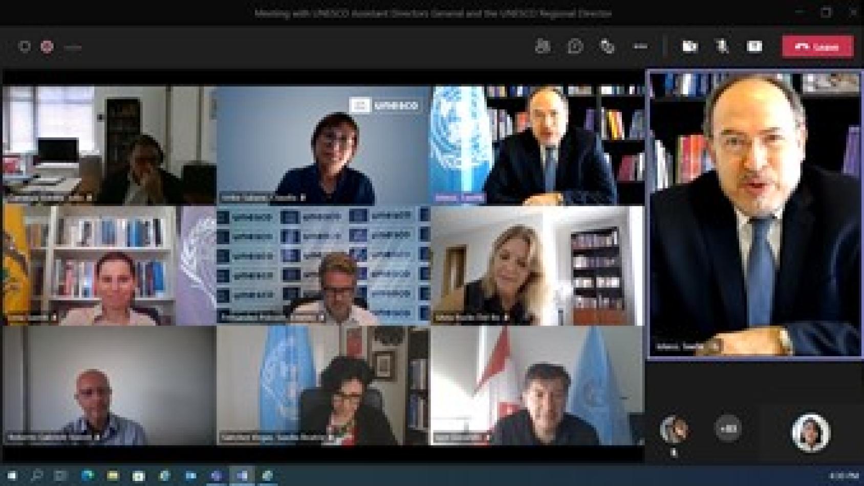 صورة لأشخاص حضروا جلسة إعلامية افتراضية استضافتها اليونسكو.