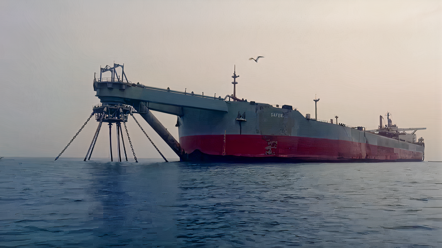 Una foto ilustrativa de un buque petrolero, el FSO-Safer