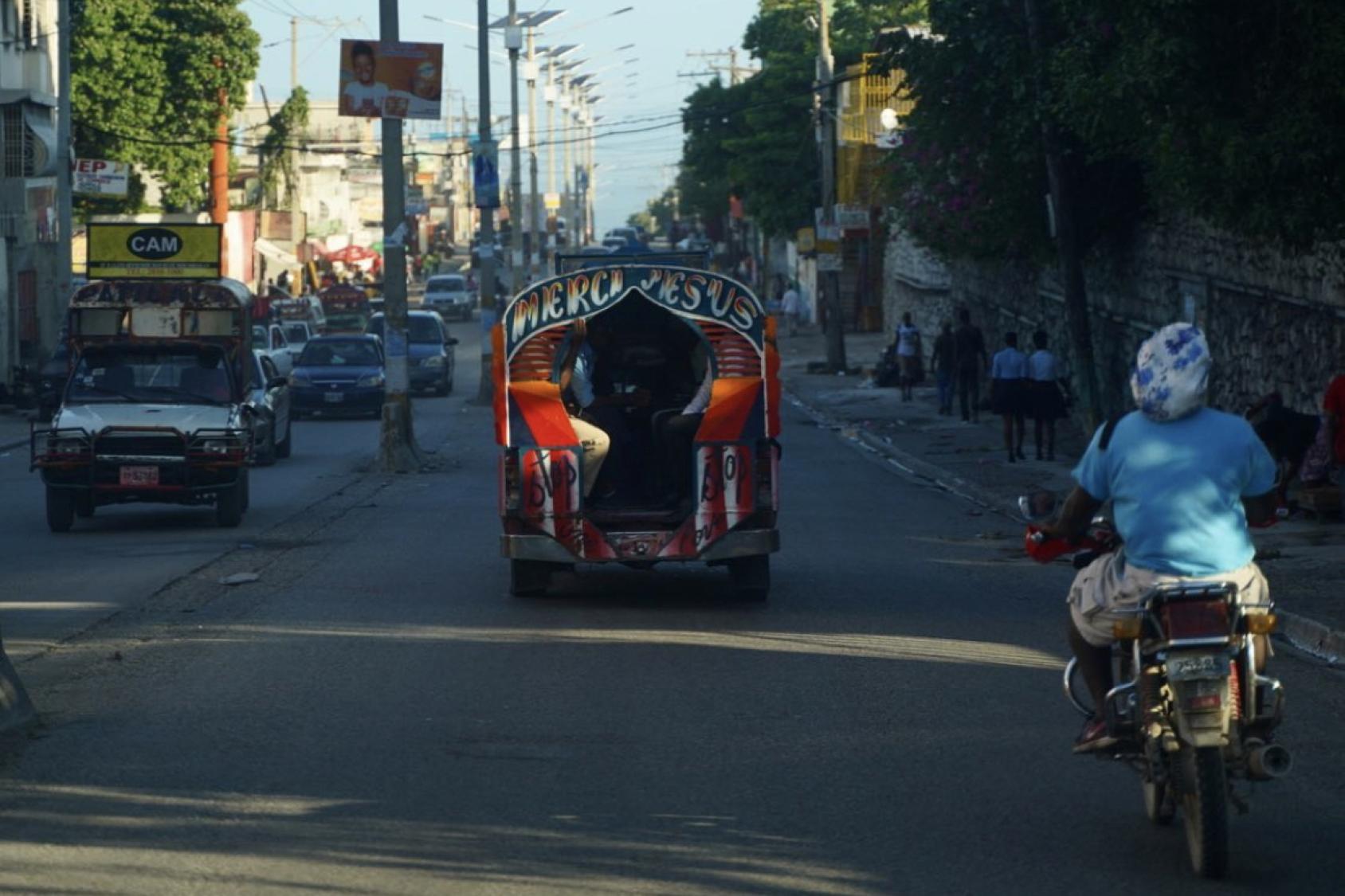 منظر لشارع في بورت أو برنس، عاصمة هايتي.