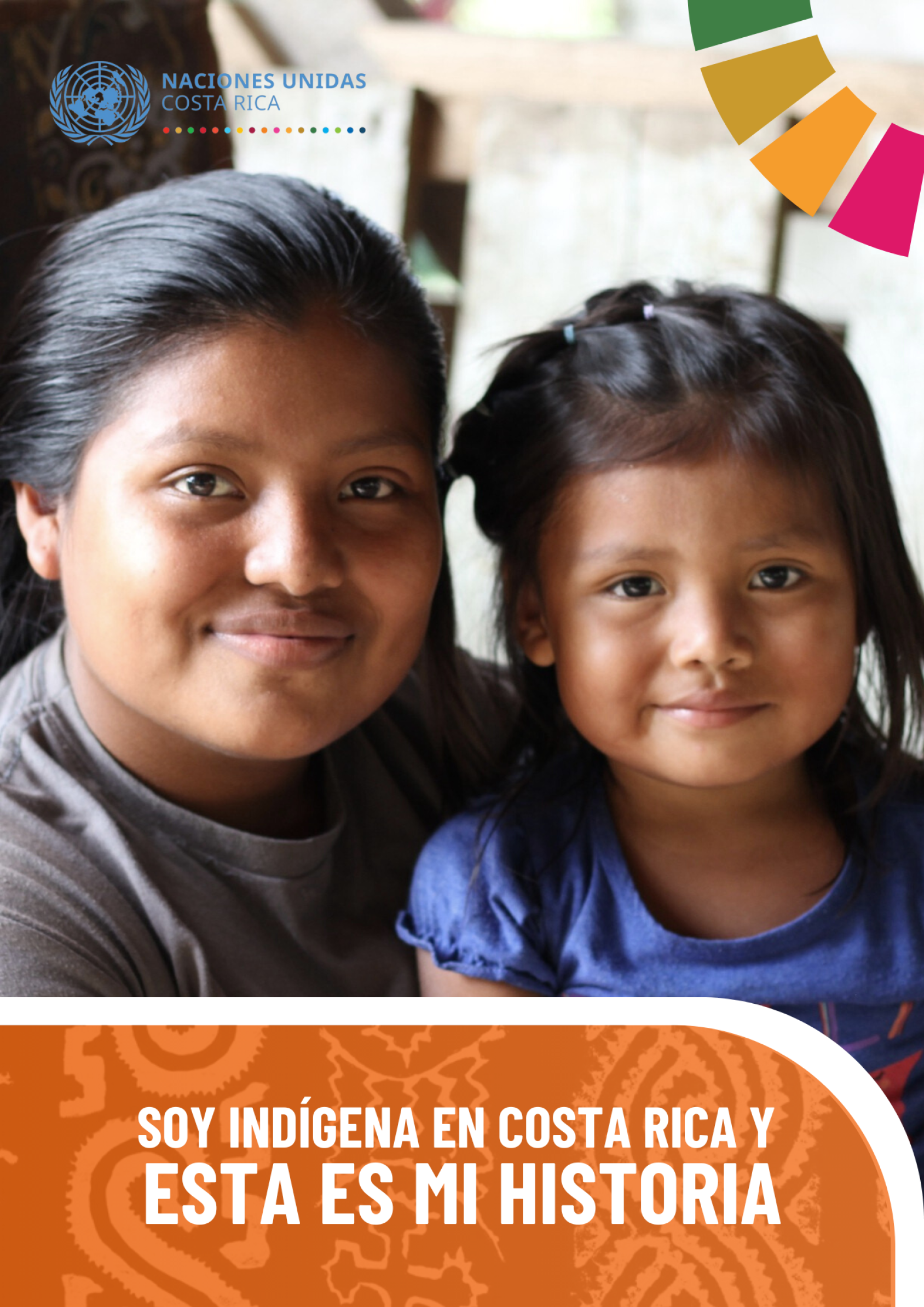 Retrato de una mujer y una niña pequeña que miran con determinación y alegría a la cámara. Esta imagen constituye la portada del libro "Soy indígena en Costa Rica y esta es mi historia" editado por las Naciones Unidas en Costa Rica.