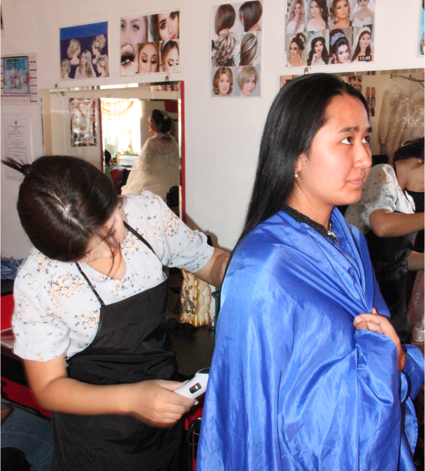 Woman cutting another woman's hair in Uzbekistan