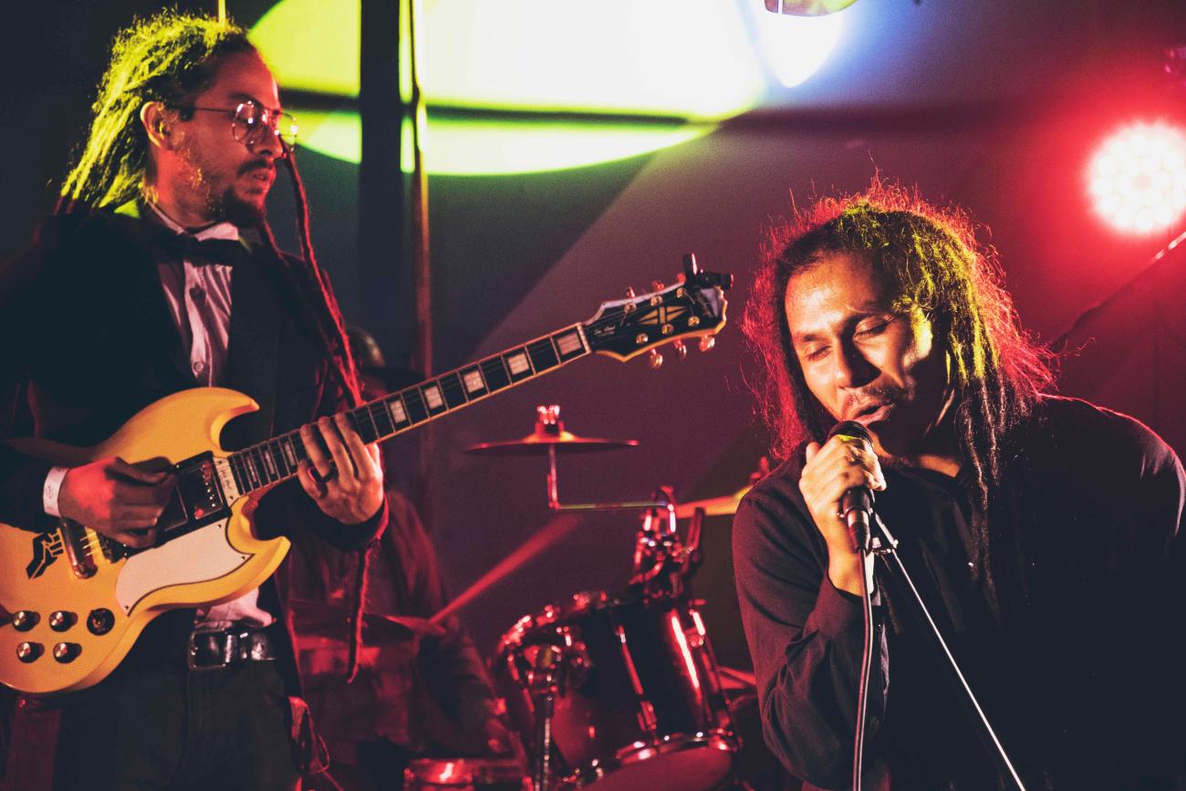 Des membres du groupe de reggae costaricien Talawa lors d'un concert à San José, au Costa Rica.