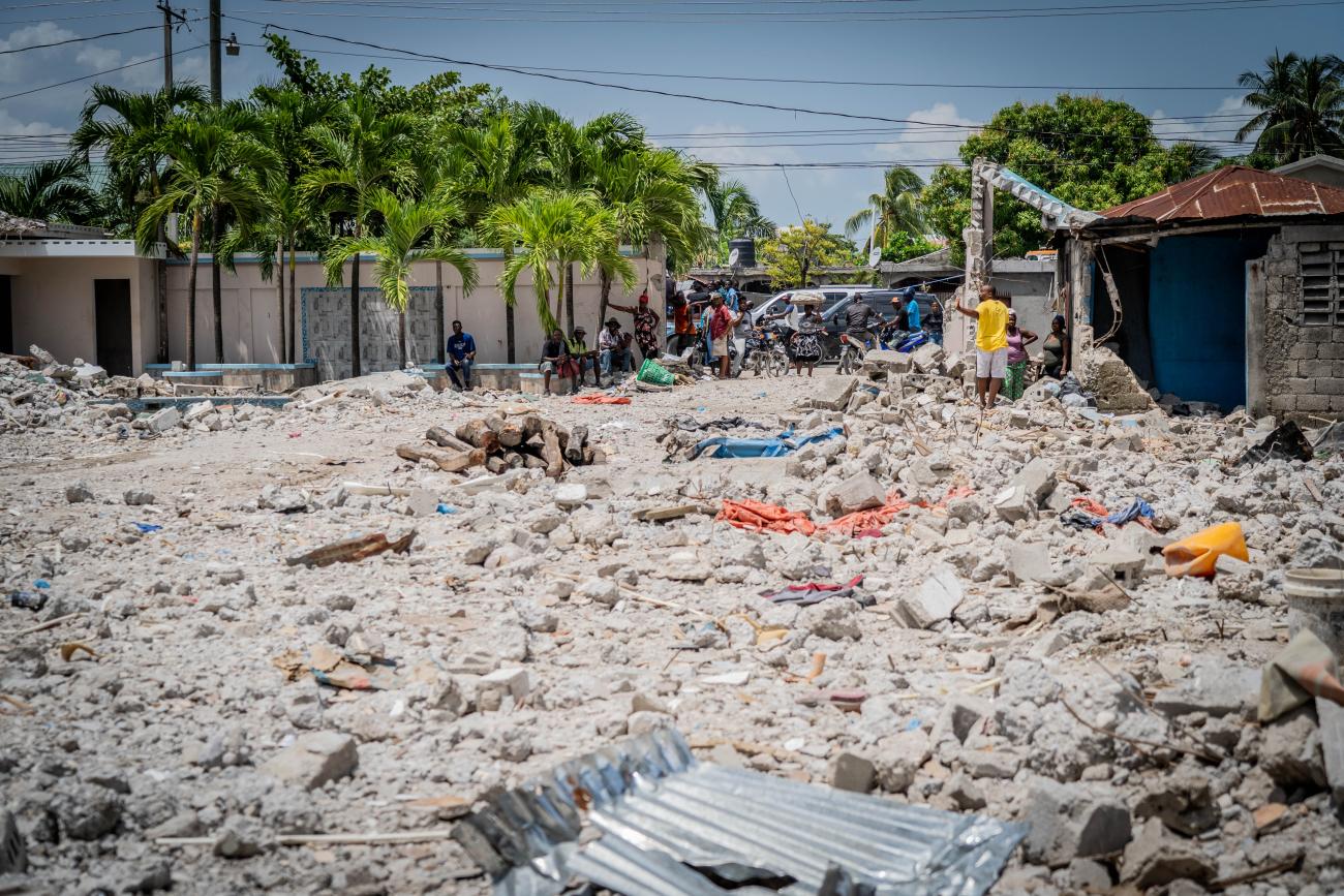 Décombres de l'ancien hôtel Le Manguier aux Cayes, en Haïti.