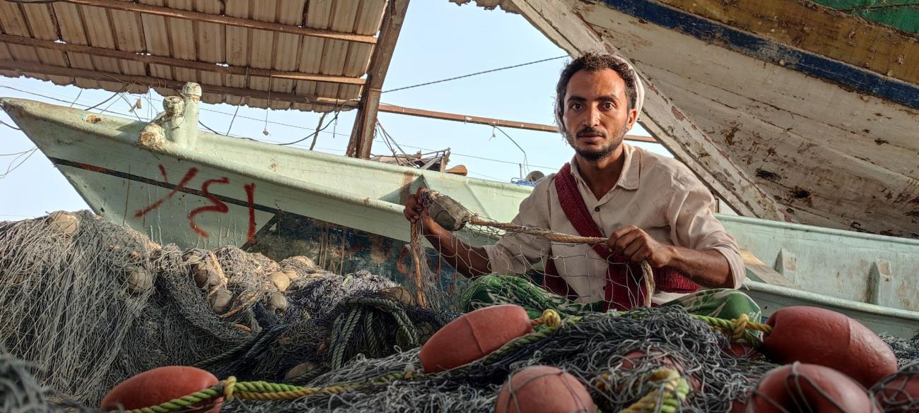 也门西海岸荷台达省27岁渔民纳吉布·萨利姆一家的收入已经大打折扣，入不敷出。