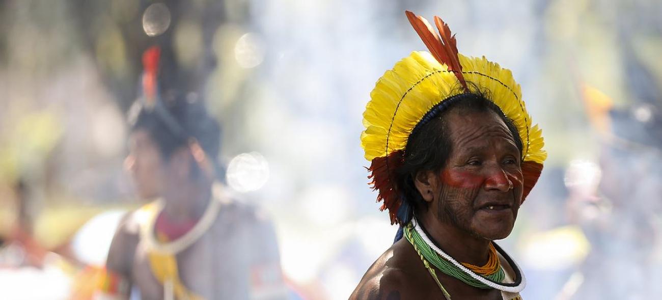 Indígenas de la etnia yanomami, en un campamento en Brasilia, capital de Brasil, en 2018.