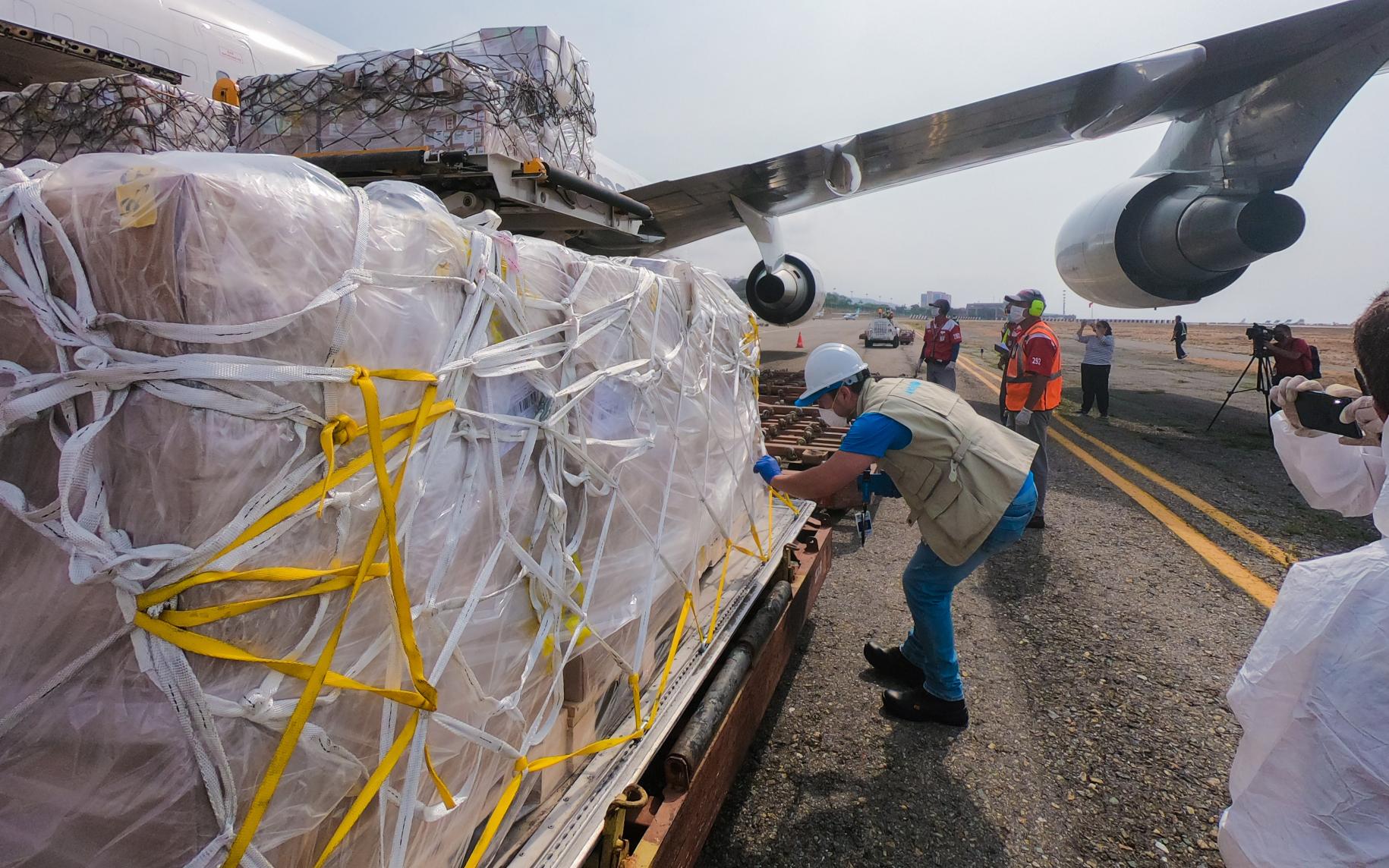 A plane, managed by UNICEF, arrived in the country with 90 tons of supplies for the care of the most vulnerable children, adolescents, and women, in the context of the # COVID-19 pandemic.