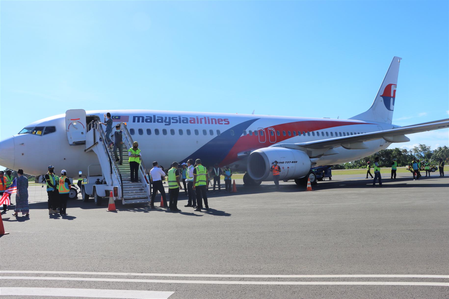 وصول طائرة إلى تيمور ليشتي محملة بالإمدادات الأساسية.