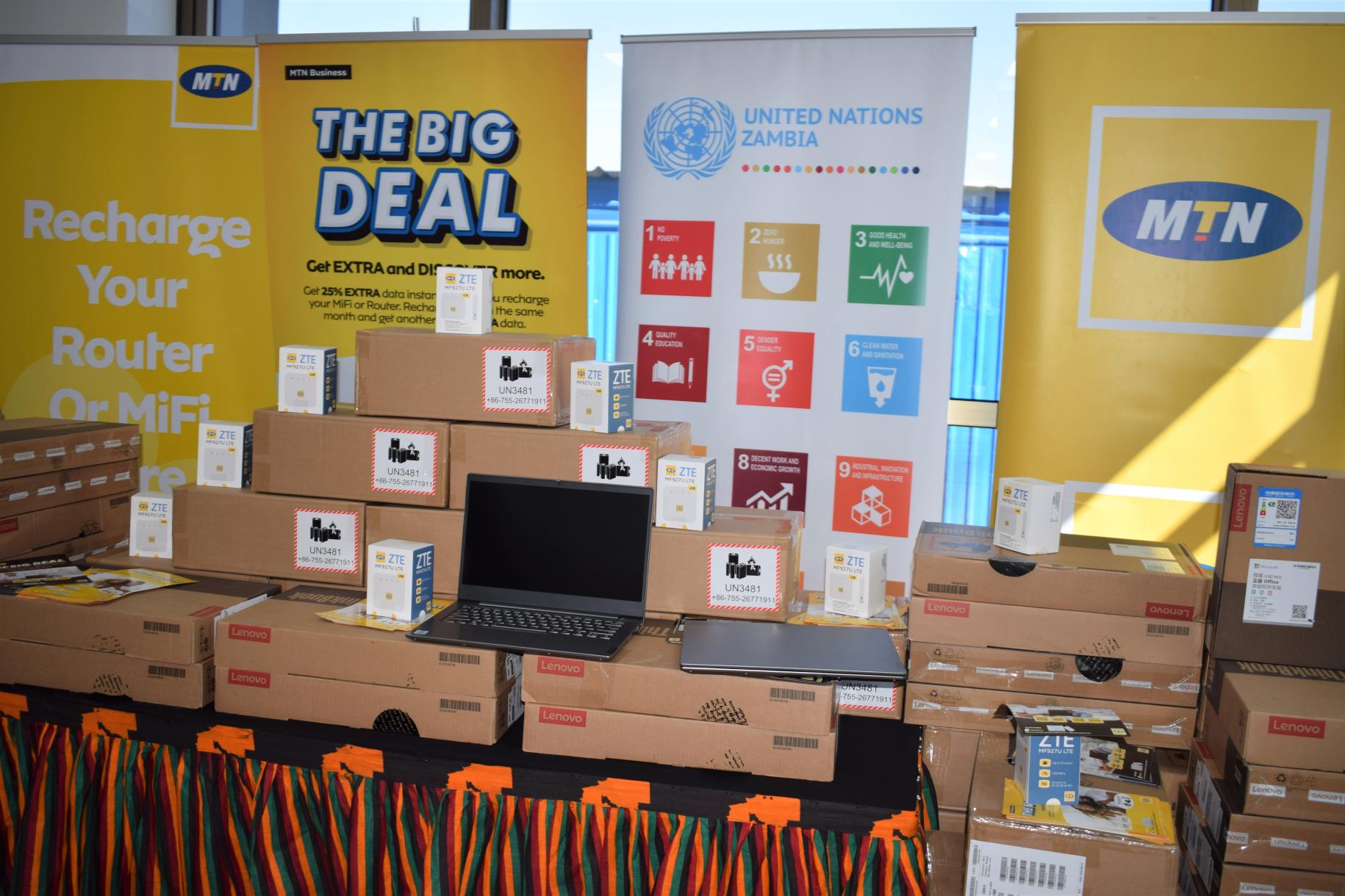 Equipo digital proporcionado por la ONU en Zambia para apoyar las operaciones del gobierno durante el brote de COVID-19.
