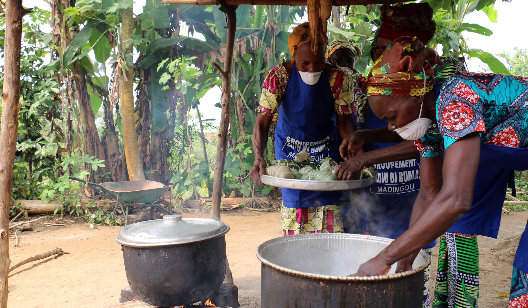 Under the WFP school meals program in the Republic of Congo, women's cooperatives are cooking and providing tasty and nutritious locally-produced cassava and peanut bar for the schools in their vicinity, Madingou, South-West region.