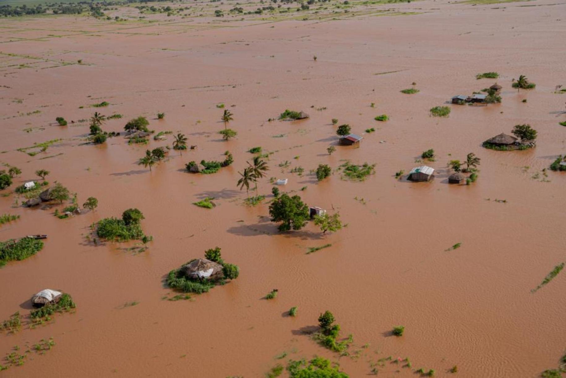 منظر جوي للأضرار التي أحدثتها الفيضانات فوق المنطقة المتضررة بعد إعصار ألويس.