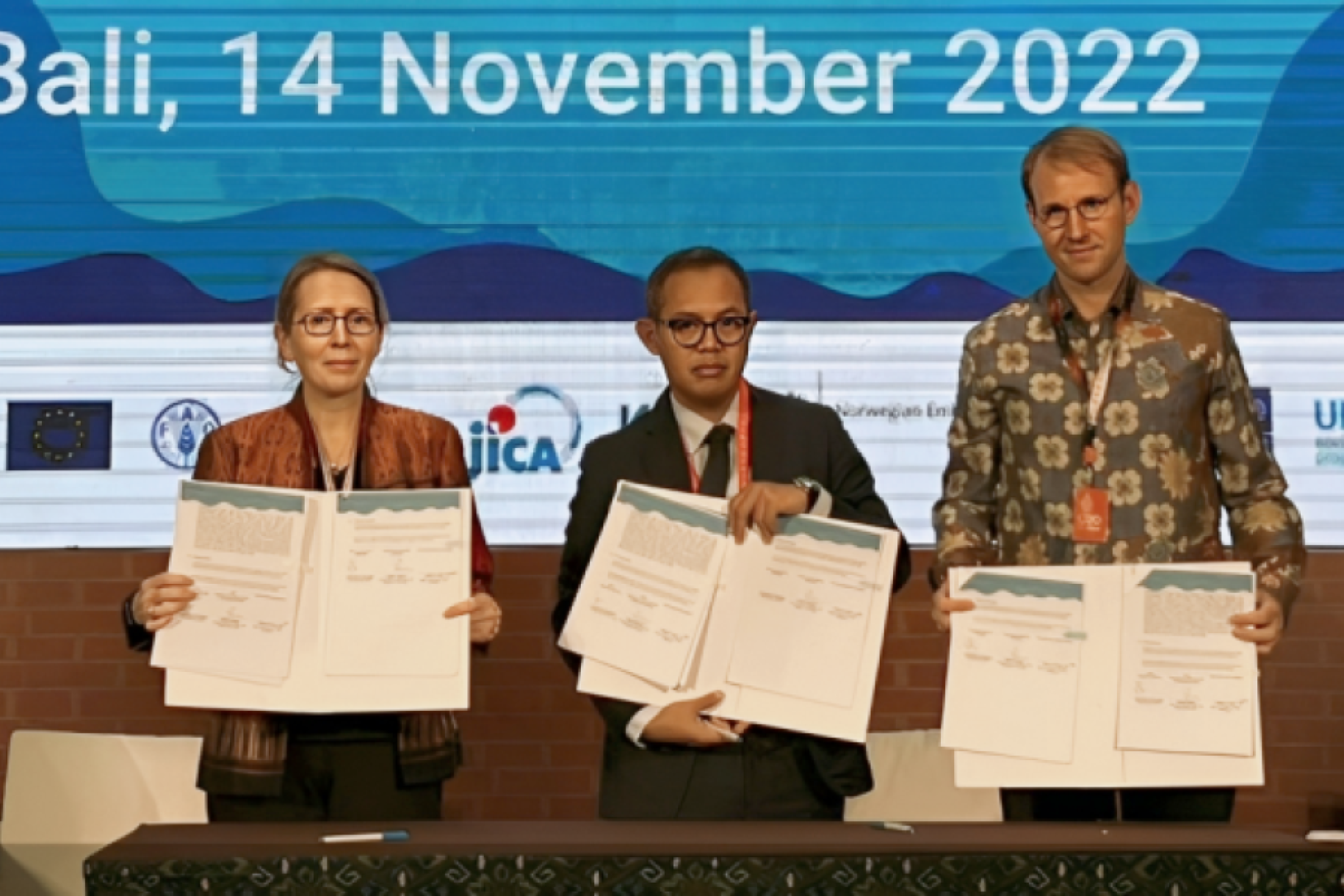 The signing of the Blue Agenda Actions Partnership on the sidelines of the G20 Leaders Summit, 14 November 2022. 