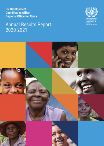 2020-2021年年度报告的彩色封面，几个人的脸在镜头前微笑。