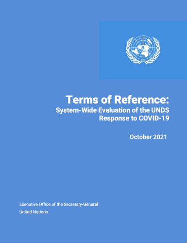 El logotipo de las Naciones Unidas sobre una cubierta azul claro con el título en inglés:: Terms of Reference: System-Wide Evaluation of the UNDS Response to COVID-19-
