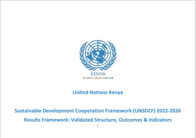 غلاف أبيض للوثيقة يحتوي على شعار فريق الأمم المتحدة في كينيا وعنوان الوثيقة باللون الأزرق.