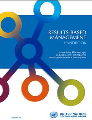 Portada de un documento titulado "UNDG Results-based Management Handbook", con el título y el subtítulo del documento sobre fondo azul y una serie de círculos de diferentes colores conectados en red por líneas rectas y nodos.